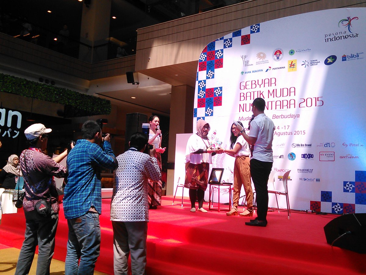 #markoMarak17an #RI70 bsma @ProjectOfDLo <a href="/PangeranMudaPM/">PangeranMudaSiagian</a> <a href="/PutraPutriBatik/">Putra Putri Batik</a> &amp; <a href="/lintas_kata/">Lintas Kata</a> fb.me/7vCaTLPYz