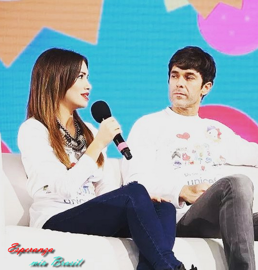 diretodaturquia's tweet photo. @laliespos e @mariannmartinez em #Unsol2015 #EsperanzaMia #tomanza #mariali http://t.co/MRSS3QAsZp
