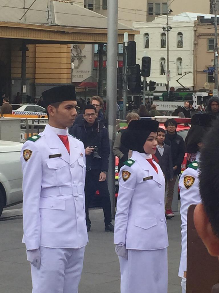 IndonesiaInMelb's tweet photo. Indonesia Flag raising #70thRI @Fed_Square #DirgahayuIndonesia @Portal_Kemlu_RI @INAEmbAUS @sofia_sudarma @odinito http://t.co/QVjSnIz15p