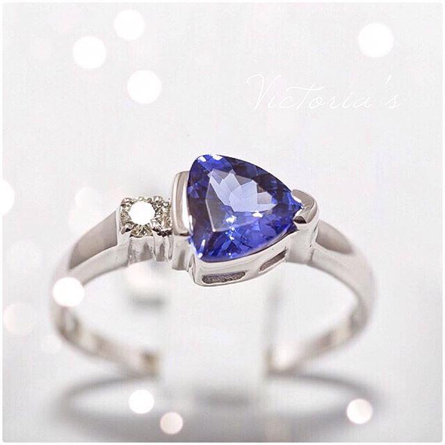 VictoriaGems's tweet photo. Here's to a brilliant Monday! 
#tanzanite #jewellery #diamonds #ring #jewellerydesign #capetown #vandawaterfront #s… http://t.co/xj7ccyFKso