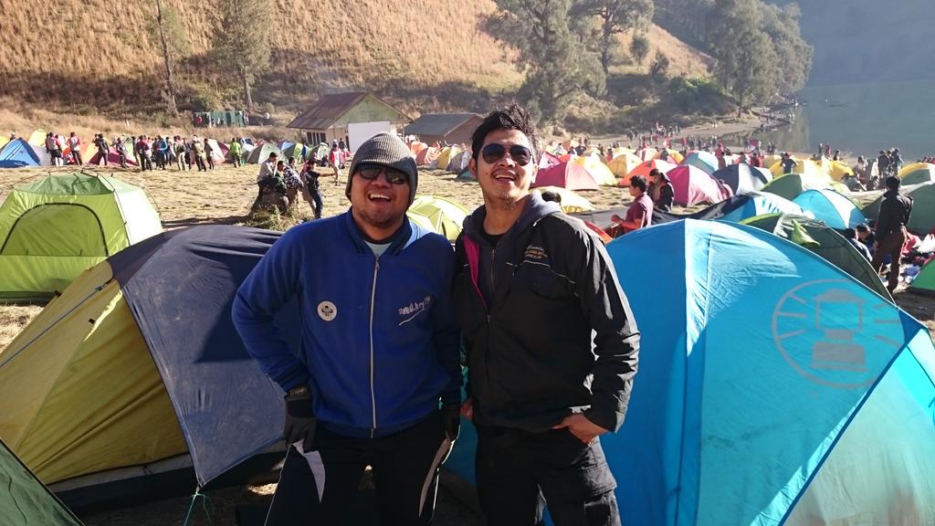 TretanMuslim's tweet photo. Just arrived from Ranukumbolo.
Jauh2 dan lelah buat melihat pemandangan, bukan buat nulis nama pacar from 2390 MDPL http://t.co/hm3xcE2mTs