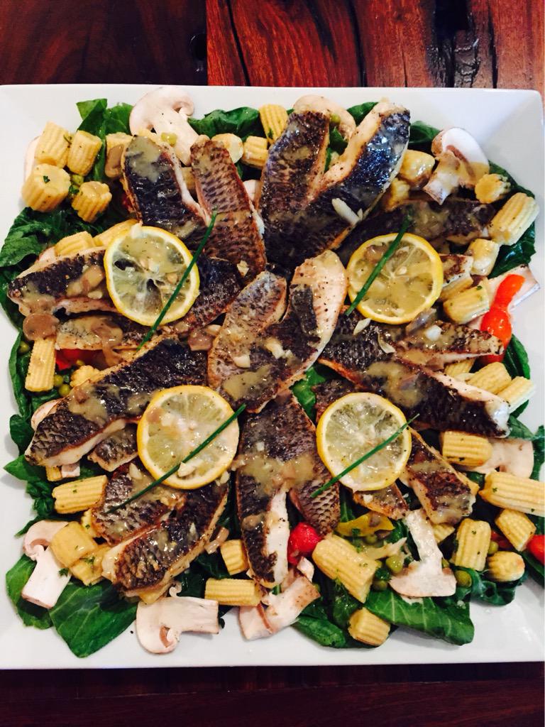 Tinkhe3's tweet photo. Tilapia fillets drizzled with garlic mushroom sauce! Delicious! #munchweekly #Foodiechats #food #VIPmeal @Djexpoze http://t.co/qp4TvvdDQw
