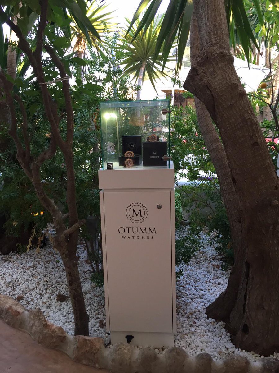 Otumm's tweet photo. New OTUMM Watches vitrines in @km5lounge !! http://t.co/rCe6fFocfM