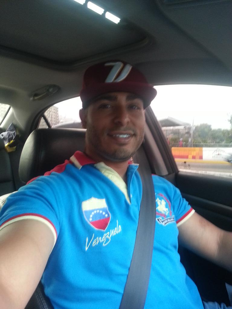 enyel19's tweet photo. Venezolano de ♥ http://t.co/itlQ7n4rp2