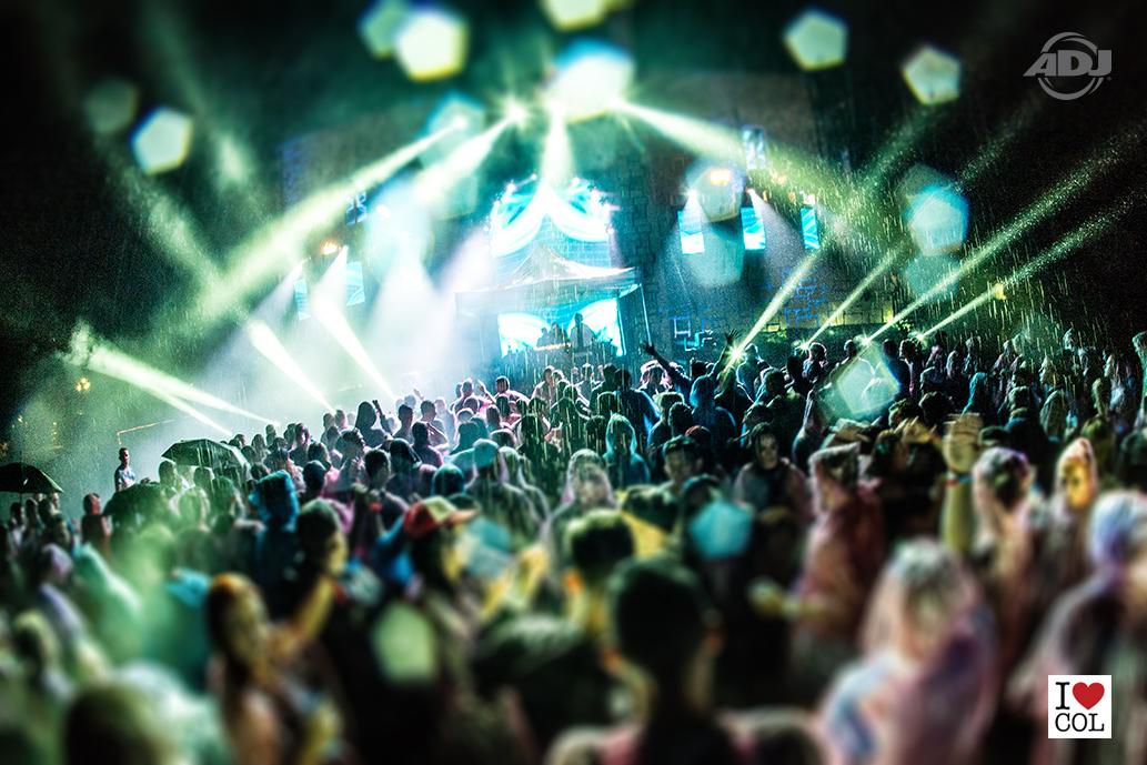 #TheresNothingWrongWith dancing in the rainy weather <a href="/castleoflove/">Castle of Love</a> in Holland last weekend with #ADJ.