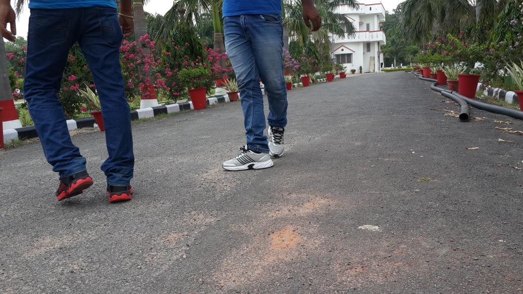 Dr___Rishu's tweet photo. My #shoefie  for #courtrip
@StanSmithIndia 
#adidasStansmith http://t.co/0FnBj7sIT6