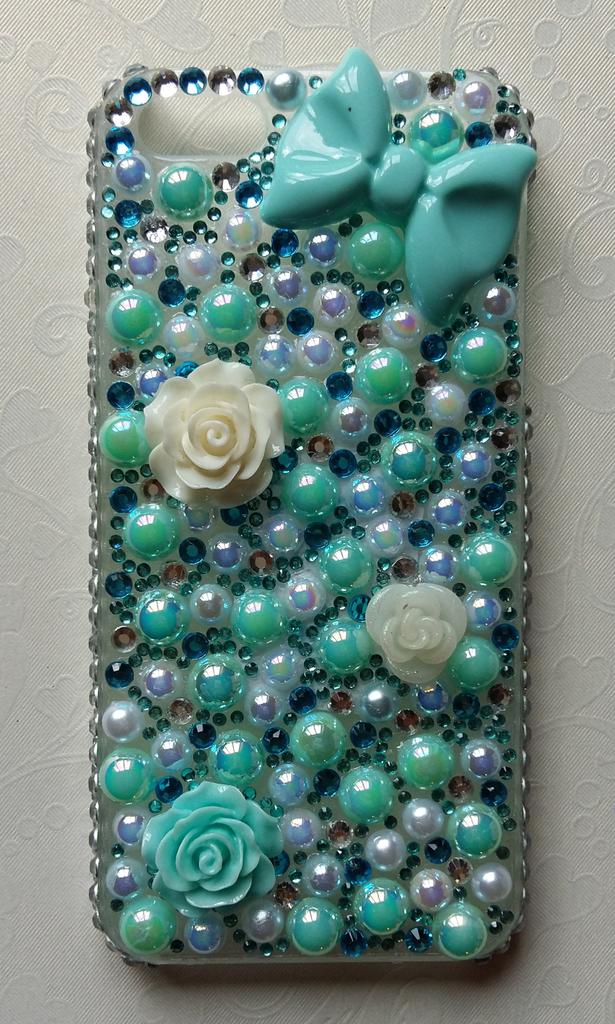 KittyKat_Crafts's tweet photo. 'Handmade with love' Rhinestone Iphone 5/5s cover available  in loads of colours  £15.99 including post! http://t.co/RNcJk8KA2i