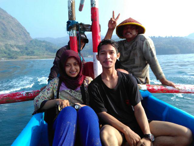 asyifah28's tweet photo. Liburan seruu hehehe with @arfi_puy mksh mncunggg http://t.co/xOzcqxsJ7z