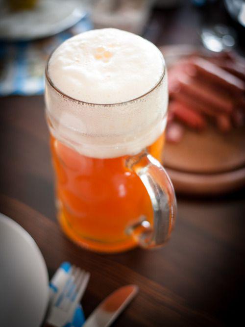 birafoni's tweet photo. Gerçek bira bardağının kulplu olmasının nedeni, el ısısının bira sıcaklığını etkilemesini engellemektir.  #bilgi http://t.co/3R0QXwEwv0