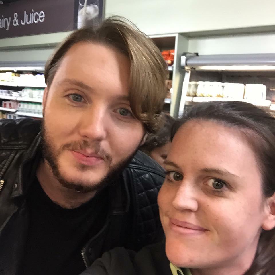 The lovely <a href="/JamesArthur23/">James Arthur</a> popped into Chieveley at the weekend! #XFactor