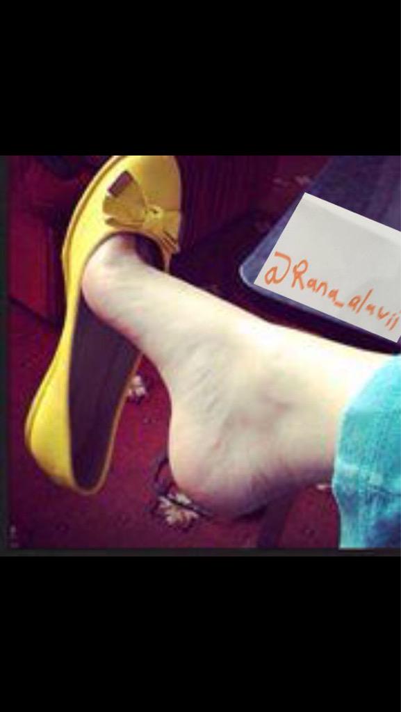 rana_alawii's tweet photo. @king6room بوسوا رجلي خصوصا انت http://t.co/PZAhdO9pFh