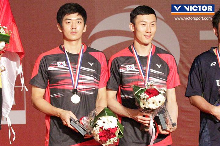 yongdaeleefans's tweet photo. [PHOTO] 150816 TOTAL BWF World Championships 2015 Bronze medals for Lee Yong Dae/Yoo Yeon Seong. http://t.co/UyjaImvoXH
