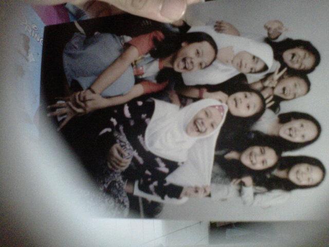 <a href="/cahayamatamauli/">Cahcay</a> @auliaerdana <a href="/zetataruna/">Selenazeta15</a> @GLADYS_MUTHIA_F <a href="/Kamilia_JMCI2/">Kamilia</a> <a href="/SalsabilaaZR/">salsabila</a> LOL!.