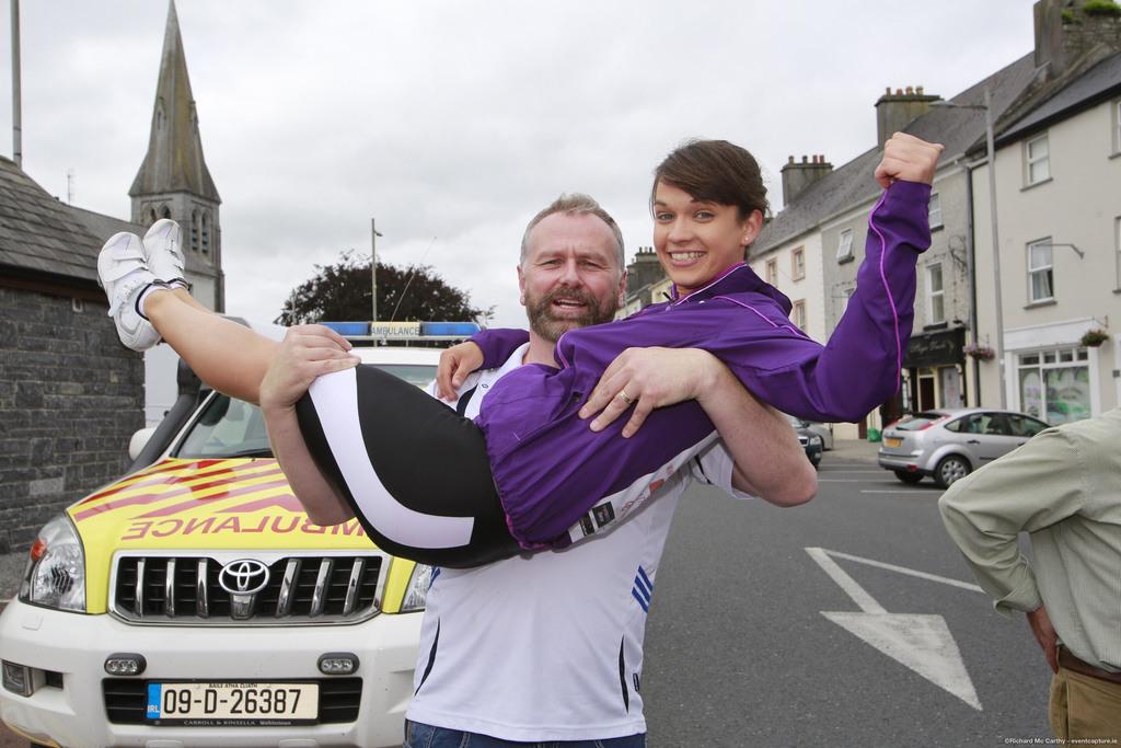 trek2tralee's tweet photo. @daithi_ose giving @feighery90 the lift she needed for #trek2tralee, you can donate on http://t.co/gLfa6LmYJn http://t.co/GdTBikRXro