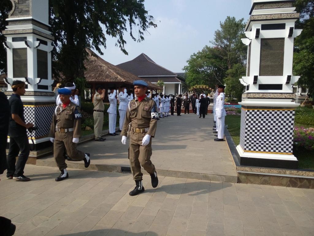 Full power Pengamanan HUT RI KE 70 #PurwakartaIstimewa <a href="/DediMulyadi71/">Kang Dedi Mulyadi</a> <a href="/satpolPP_Pwk/">SatpolPP_Purwakarta</a> <a href="/saepuddin_09/">saepuddin</a>