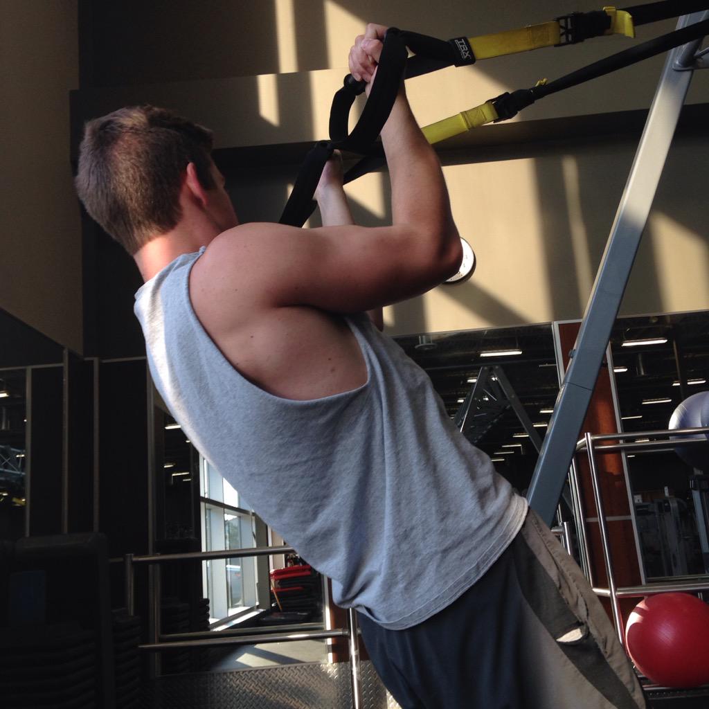 flexfitofficial's tweet photo. Trx bicep curls on our upper body Monday! What's everyone working out today? :) #replytweet #TeamFlexFit http://t.co/cC7TC1keUa
