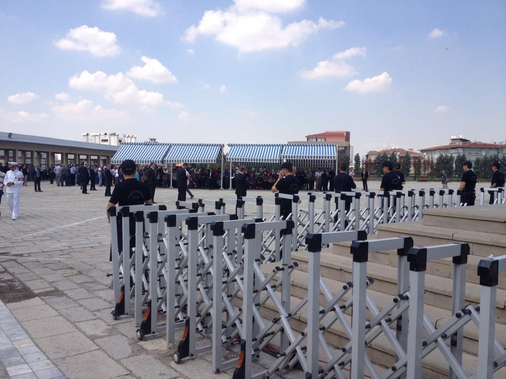 Kars kâğızmanda şehit edilen Bascavusun cenazesi Kocatepe Camii'nden kaldırılacak. Başbakan ve Kilicdaroglu ktlck