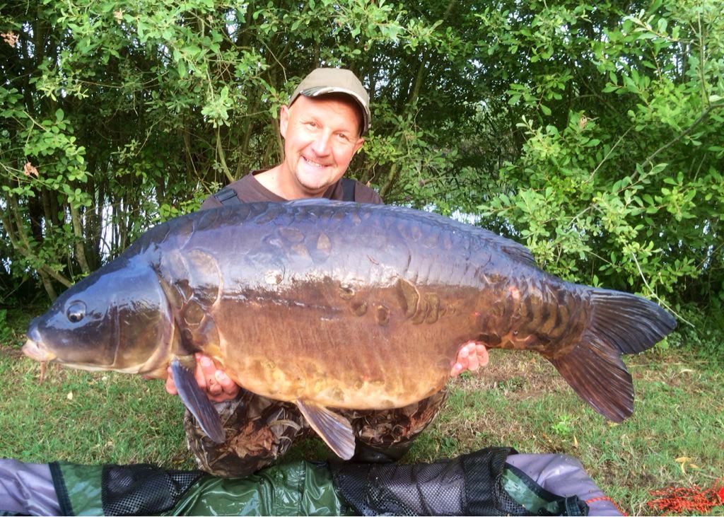 chemo_AvidCarp's tweet photo. 55.8 ... Wat a carp ... Flick rig casualty again @Avid_Carp http://t.co/feYag2vugk