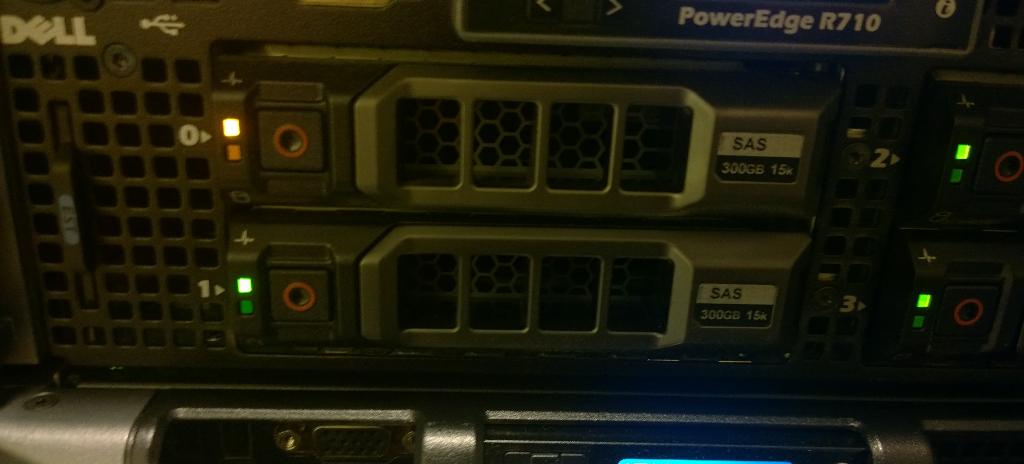 cszwaywell's tweet image. Blerh... Start the week with a #server #diskfailure 😓 a little amber light is not something you want to see!