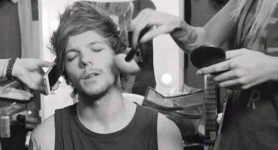 woncheolisms's tweet photo. -didn't attend
-didn't ask us to vote
-won 8 TCAs anyway

#TCAs2015 
#MTVHottest One Direction http://t.co/VhmYyMgwsz