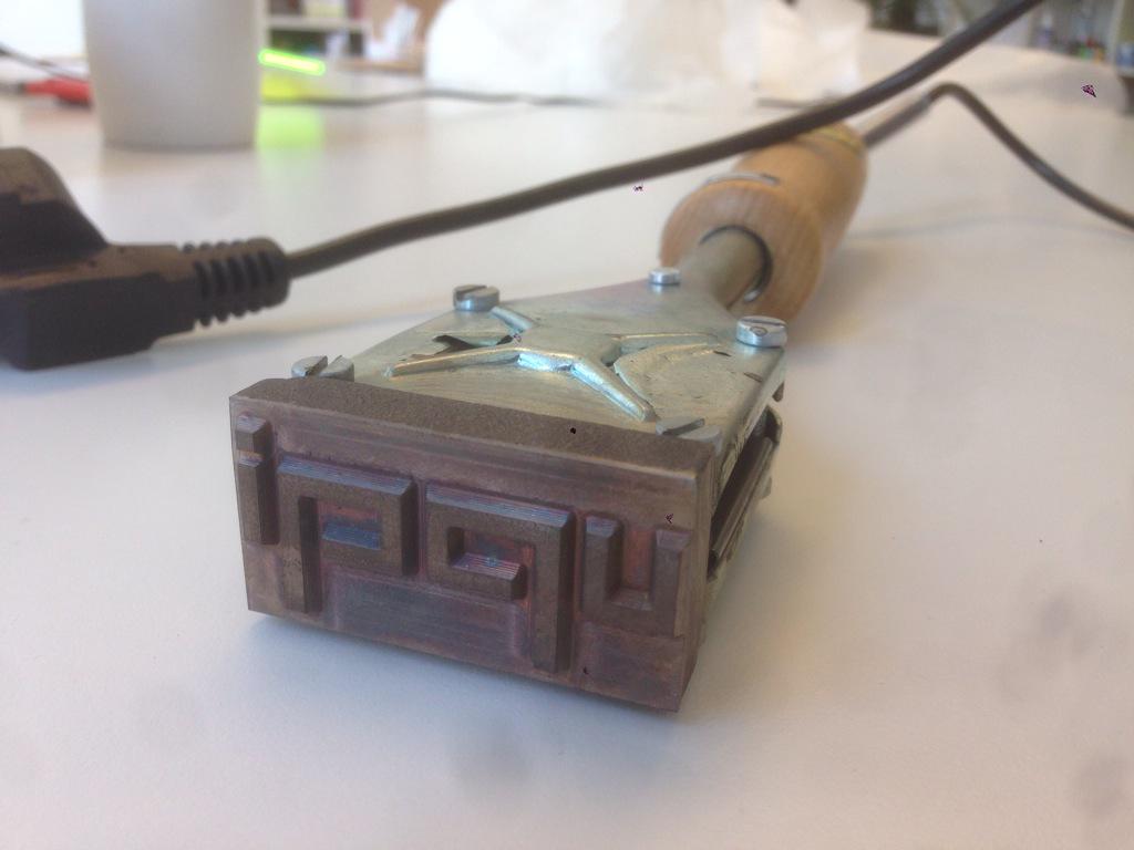 OntwerpJohannes's tweet photo. Brandstempel voor #UPQI is binnen. Deze week gaan we de eerste tafels merken! http://t.co/lMFU6Q3Gm9