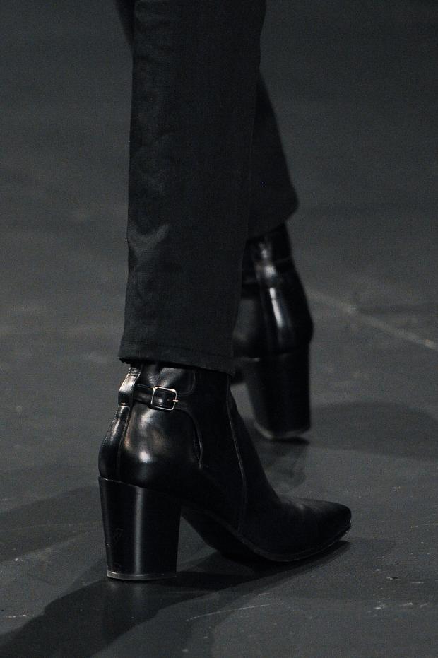 ARTMOD_'s tweet photo. High-heeled boots for men at Saint Laurent Fall-Winter 2015-2016. Let's break some gender roles guys ! http://t.co/RvOdbd73H8