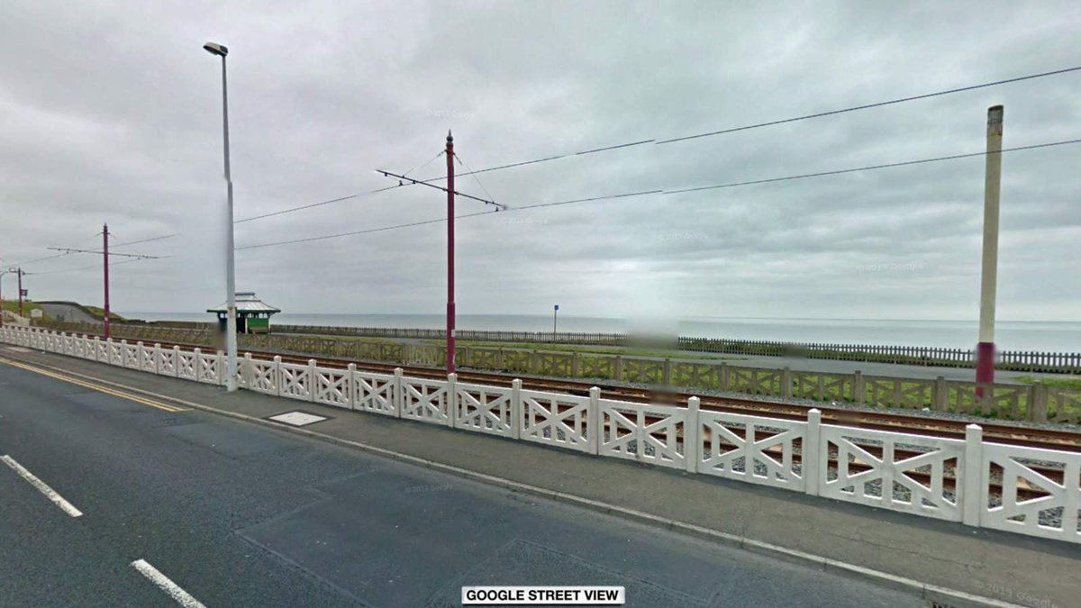 A headless body has been found on Blackpool beach trib.al/t7Ym4yQ