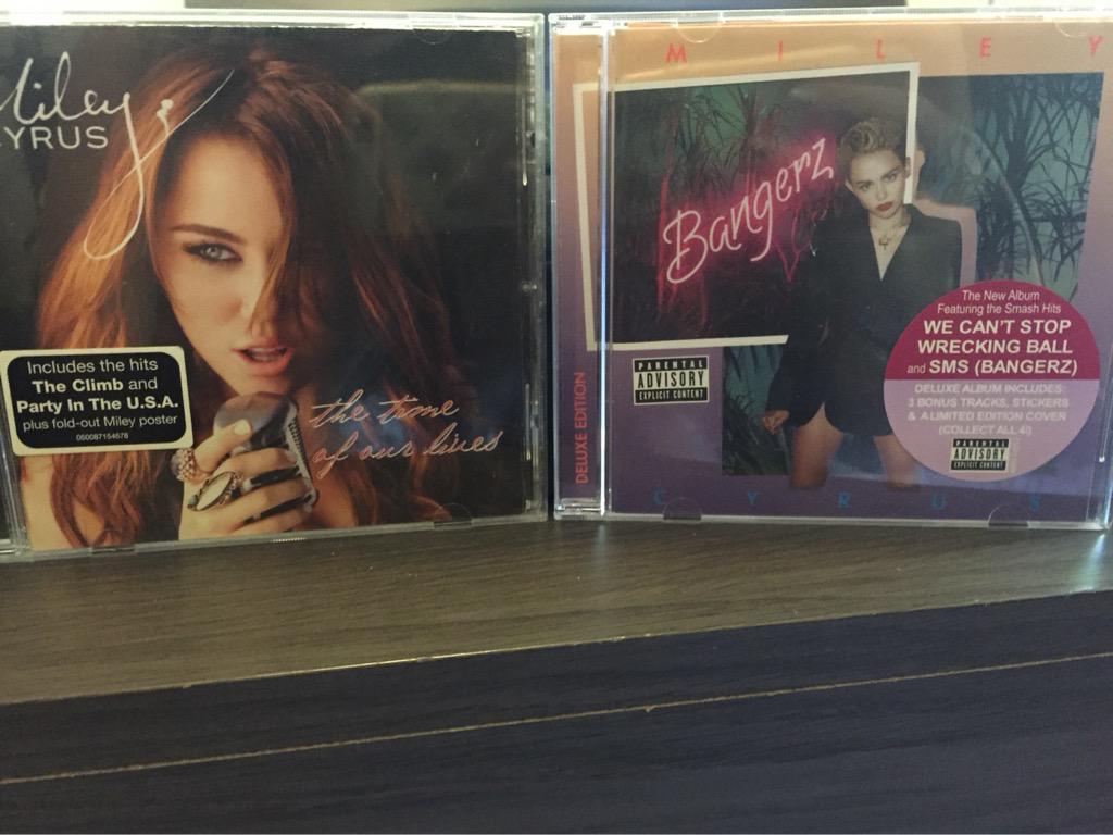tweetvente1's tweet photo. CD Miley Cyrus 10€ l'un
rt si tu es intéressé http://t.co/AeFJ4ZaiMO
