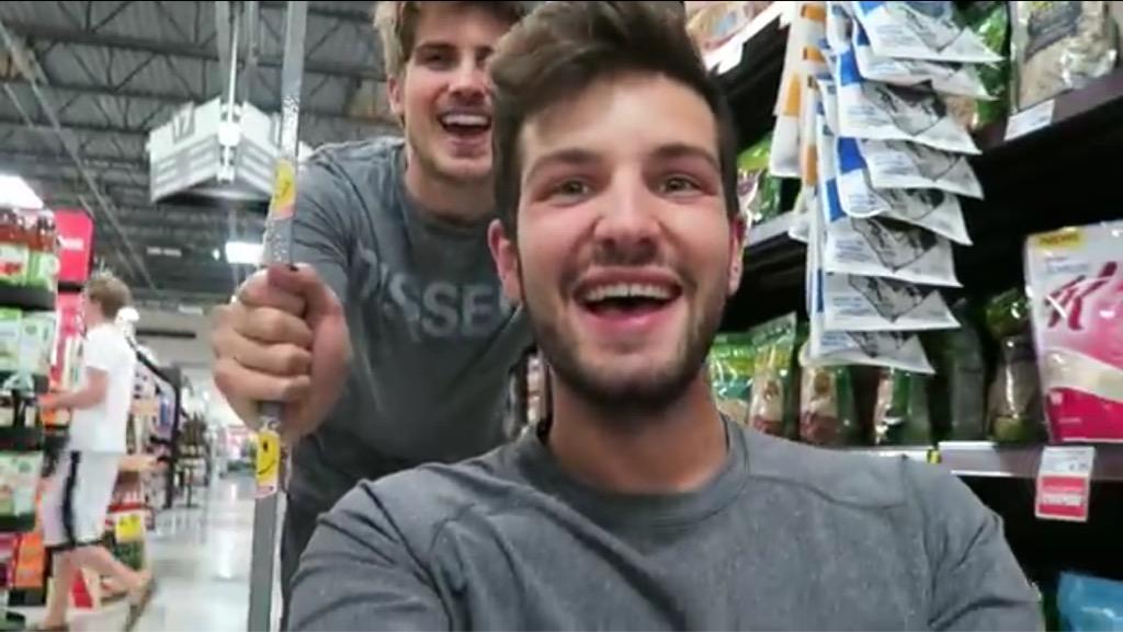 PhJaniel's tweet image. Screenshots from Joey's recent
 videos!