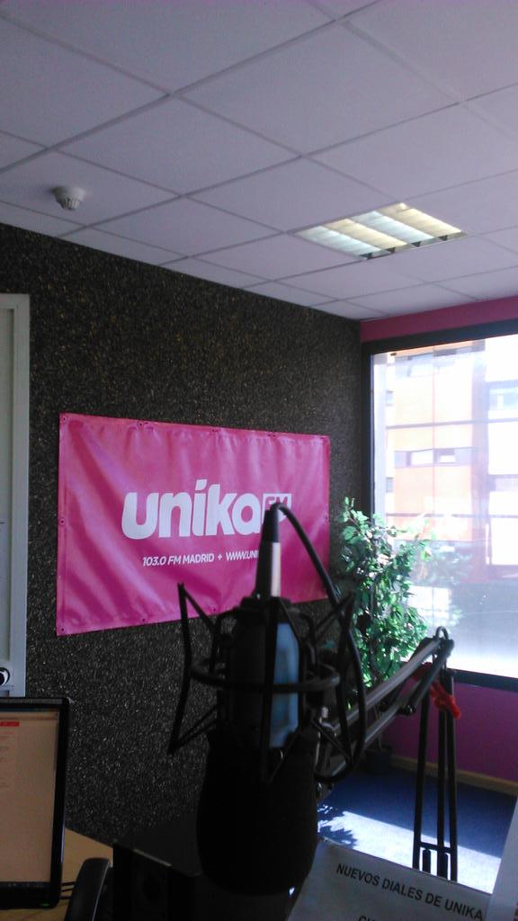 sergiolg20's tweet image. Toc toc! Estáis al otro lado? A las 18:00 empezamos #FórmulaSummer en @UnikaFM_Radio!!