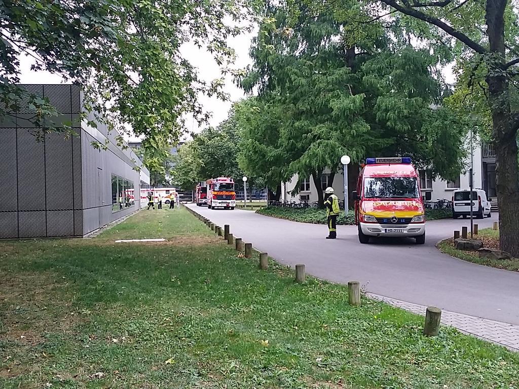 iGEMHeidelberg's tweet photo. Our building was evacuated due to firealarm.. Good thing I took my laptop #timeforcoding #notimeforbreaks #ringoffire http://t.co/LGNXs4qp2G