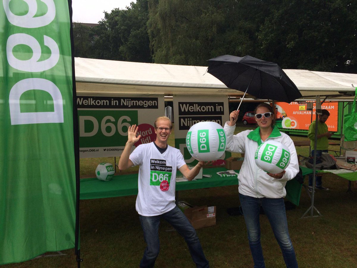 D66Nijmegen's tweet photo. Groetjes vanaf de #intromarkt! https://t.co/F74bEBv8ZJ #RUIntro15 http://t.co/maIXILK4Y3