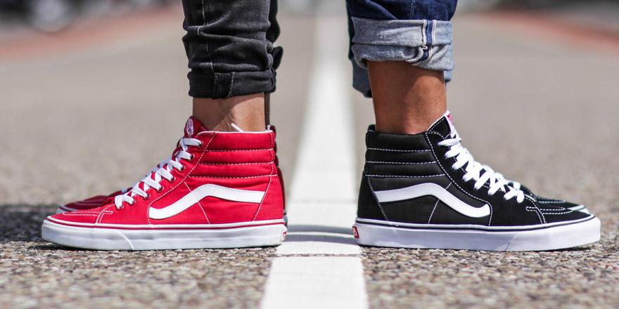 Foot Locker EU on Twitter: "Who takes the #Vans SK8 Hi #Sneakerbatte? Red or Black? Both available instores online http://t.co/sfPCmiXcDX http://t.co/7tv5sJSXeZ" / Twitter