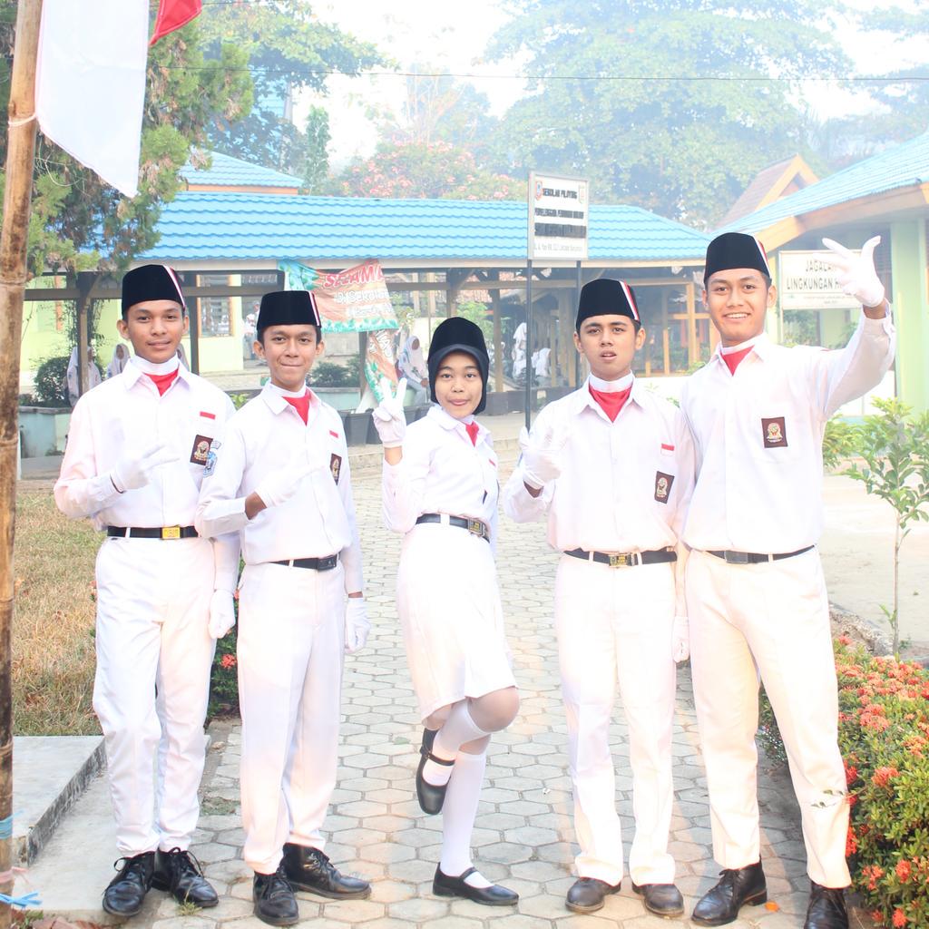 Damn indonesia.. semoga indonesia d ultah yg ke 70 ini lebih baik lg dan tdk ada lg yg korupsi..