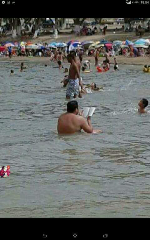 TobyCunnigs6's tweet photo. qd t'es en vacances mais que tu te rappelle que tu dois lire madame bovary pr la rentrée http://t.co/urwx545D3q