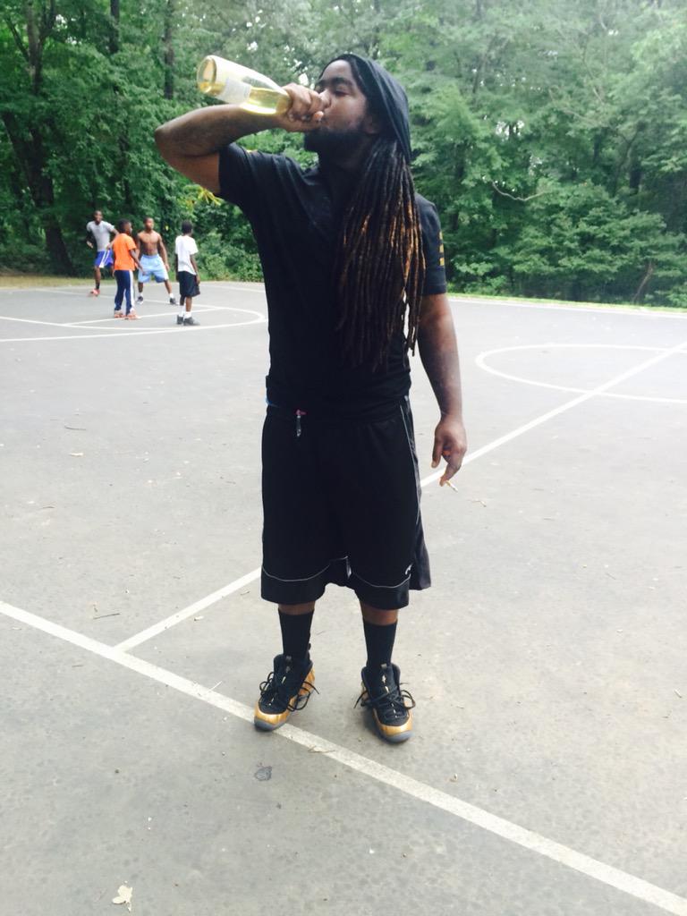 BigSandoLee1's tweet photo. Goodmorning Aye Yall Go Listen Too My Manz Last Song http://t.co/aHPz0mXXN0 #RollinForReid http://t.co/Qxjx8ggRqn
