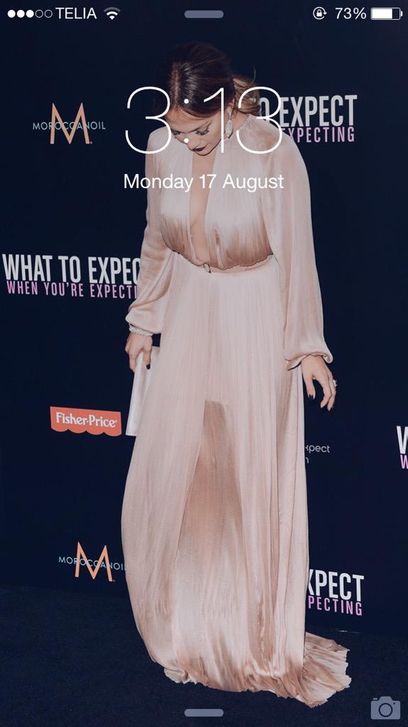jlolocks's tweet photo. Retweet and I'll DM it to you🌊 @jlo http://t.co/e8Prvt9IGe
