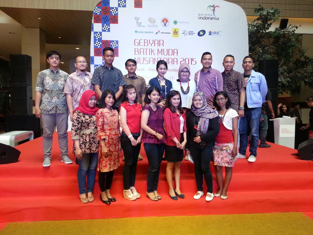 Trmksh dr km #markoMarak17an pd <a href="/PangeranMudaPM/">PangeranMudaSiagian</a> <a href="/PutraPutriBatik/">Putra Putri Batik</a> <a href="/dyaLoretta/">DyaLoretta</a> <a href="/UMBMusicCom/">UMB Music Community</a> <a href="/ProjectOf_DLO/">the Project Of D'Lo</a> salam!