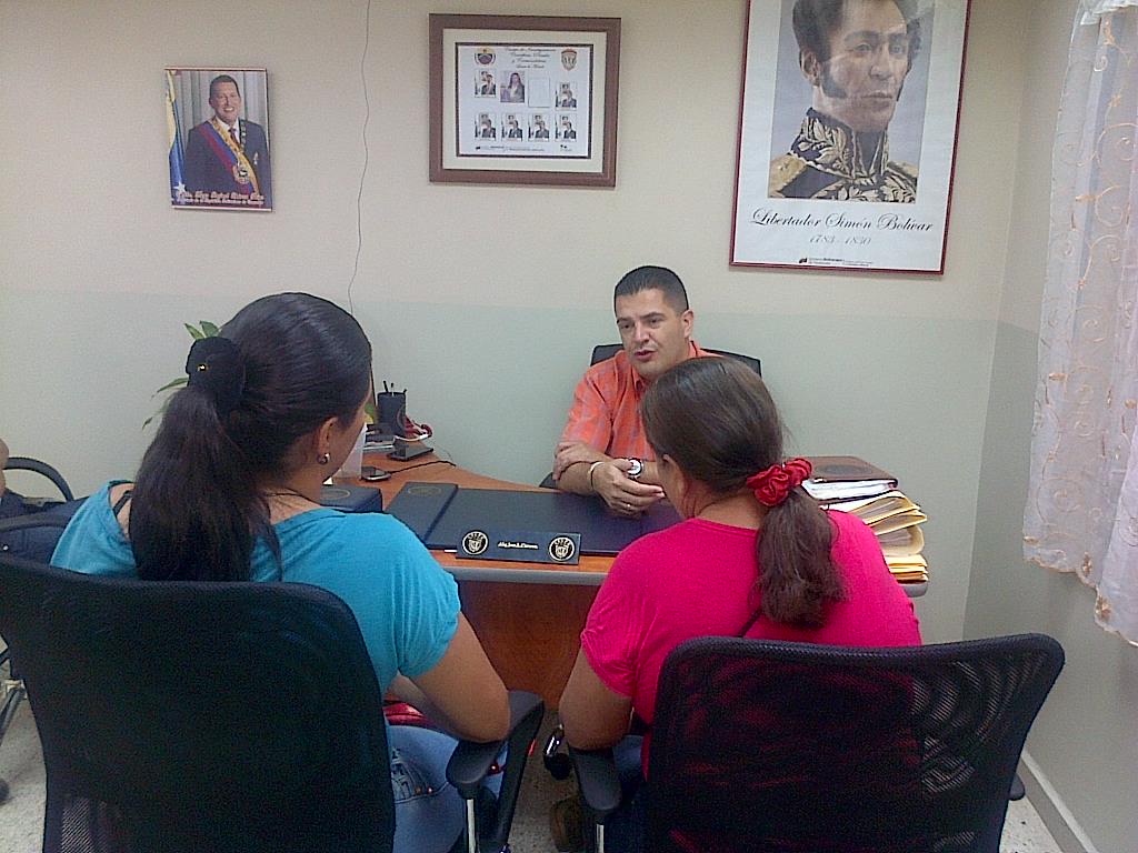 REUNION  CON EL CONSEJO COMUNAL DEL BARRIO EL PARAISO A FIN DE PLANTEAR ESTRATEGIAS EN PRO DE LA SEGURIDAD DEL PUEBLO