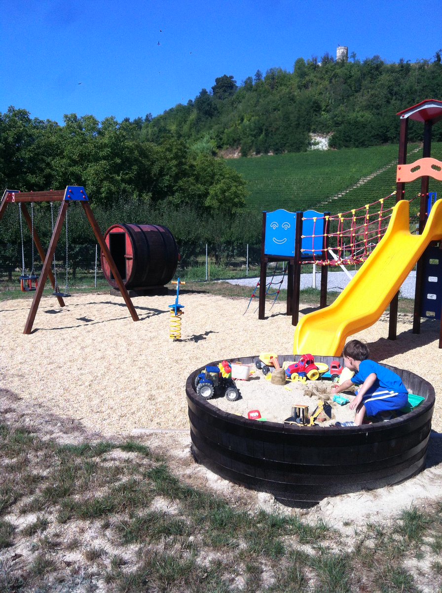New entry nel nostro parco giochi: ecco come riutilizzare le vecchie botti :) <a href="/giuca5/">Renato Priolo</a> <a href="/bimbieviaggi/">Milena Marchioni</a> @TuLangheRoero