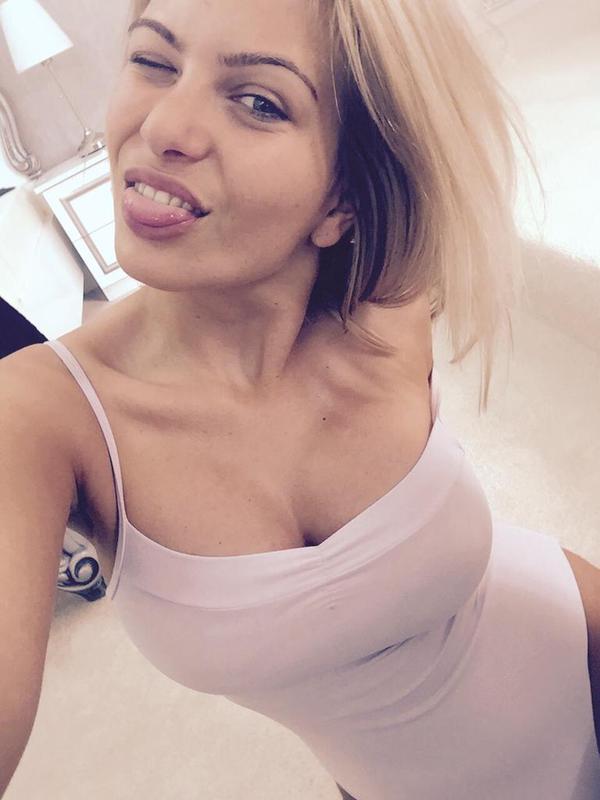 SexyModelsOMG's tweet photo. MUST #FOLLOW &amp; #RT 

💞 @smileydashi 💞

🔥🔥 #SexyModelOMG 🔥🔥

Gorgeous 🇸️🇪️🇽️🇾️ #Camgirl http://t.co/JeGYa1jmQ4