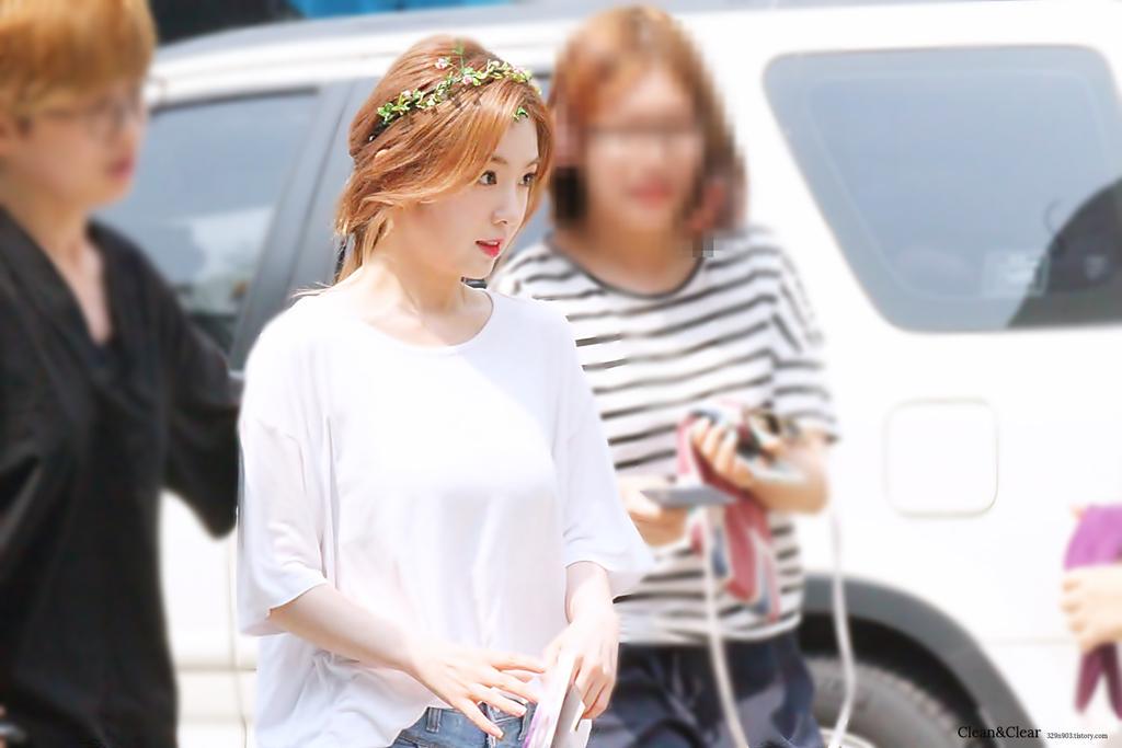 329n903's tweet image. 150731 뮤직뱅크 출근 #아이린 #irene http://t.co/rCkw26MhPy