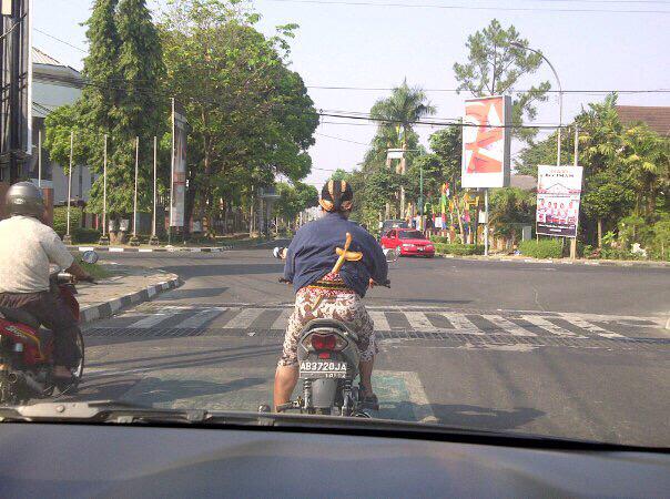 agungparamata's tweet photo. @arbainrambey @joeyakarta @JogjaUpdate nek ngene iki piye?😊😊 http://t.co/MOa4GVwy7T