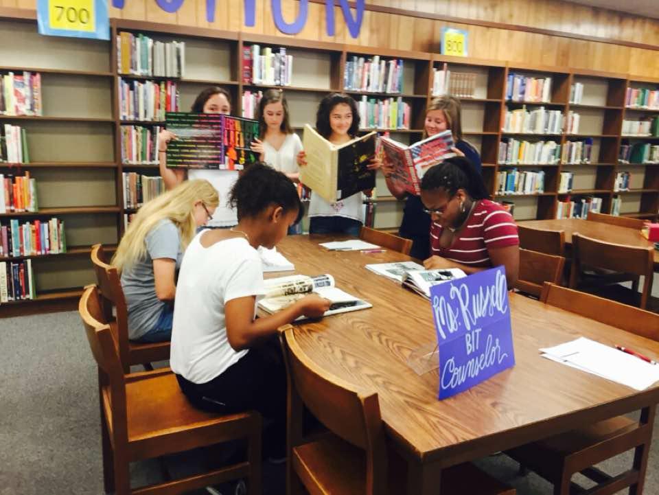 love_hate13452's tweet photo. Academic excellence *reading is bomb* #jchsorientation http://t.co/sRA8khN0ND