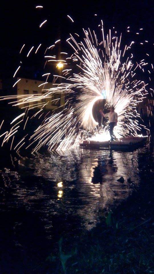 m_paglialunga's tweet photo. Foto die aan het weekend in #Aarschot herinnert: opening @zomerbarkampa St.Rochusverlichting (#lichtekes) en... water http://t.co/rOIY1Dvdcp