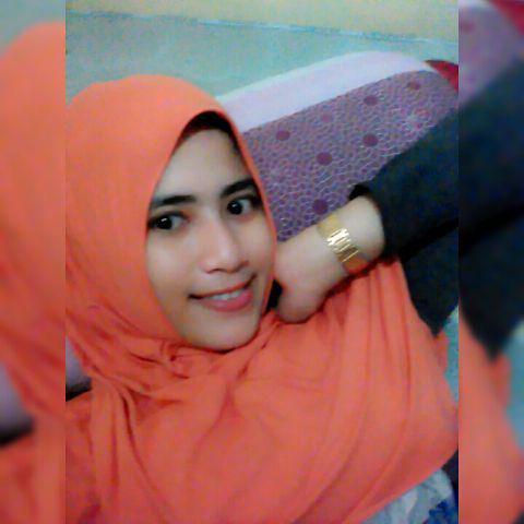 yuliaaPS10's tweet photo. Selamat Malam UkthiAkhtiO:)#selfiehijab#hijabqueen @selfiehijab http://t.co/HjHzx3KLWP