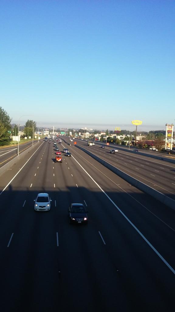 MoraMoraymaf's tweet photo. @ElBroncofm @LATRAVIESAFM @LaGranDSeattle saludos desde Fife Wa. ( se pronuncia "faif") rumbo al jale. http://t.co/0eR22wshaA