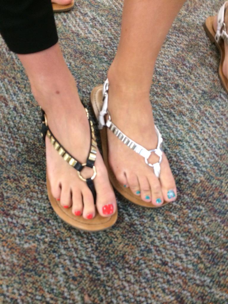 lmueller930's tweet photo. Sandal twins! #SMSWaukee #relationshipbuilding http://t.co/GeLbNr3lQm
