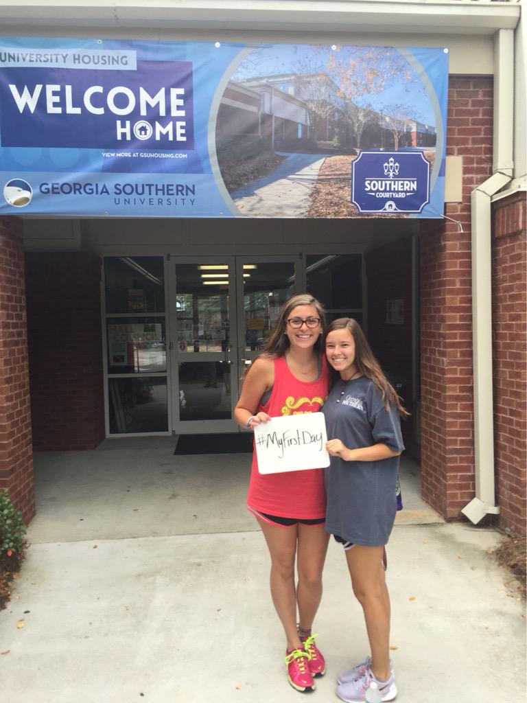 gsucourtyard's tweet photo. #lifeatcourtyard for @kelseykidwell96 @RachelCrone7 is going Good! #myfirstday campaign...Be Great! http://t.co/pFcKX9egeT