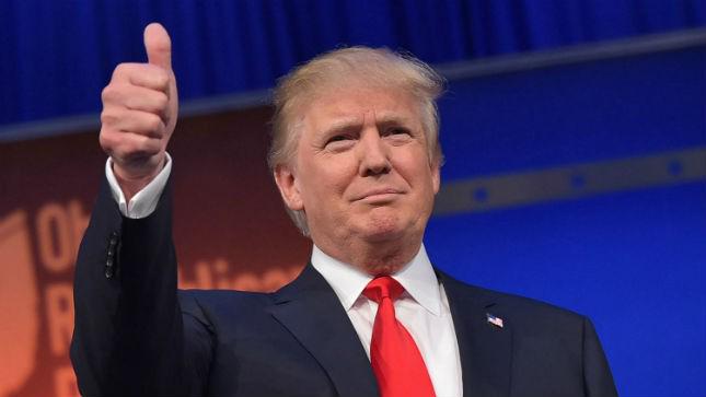 thehill's tweet photo. Fox News Poll: Trump stays on top, Carson surges into second http://t.co/Ua3XUrd5Di http://t.co/Z99yMFURMu